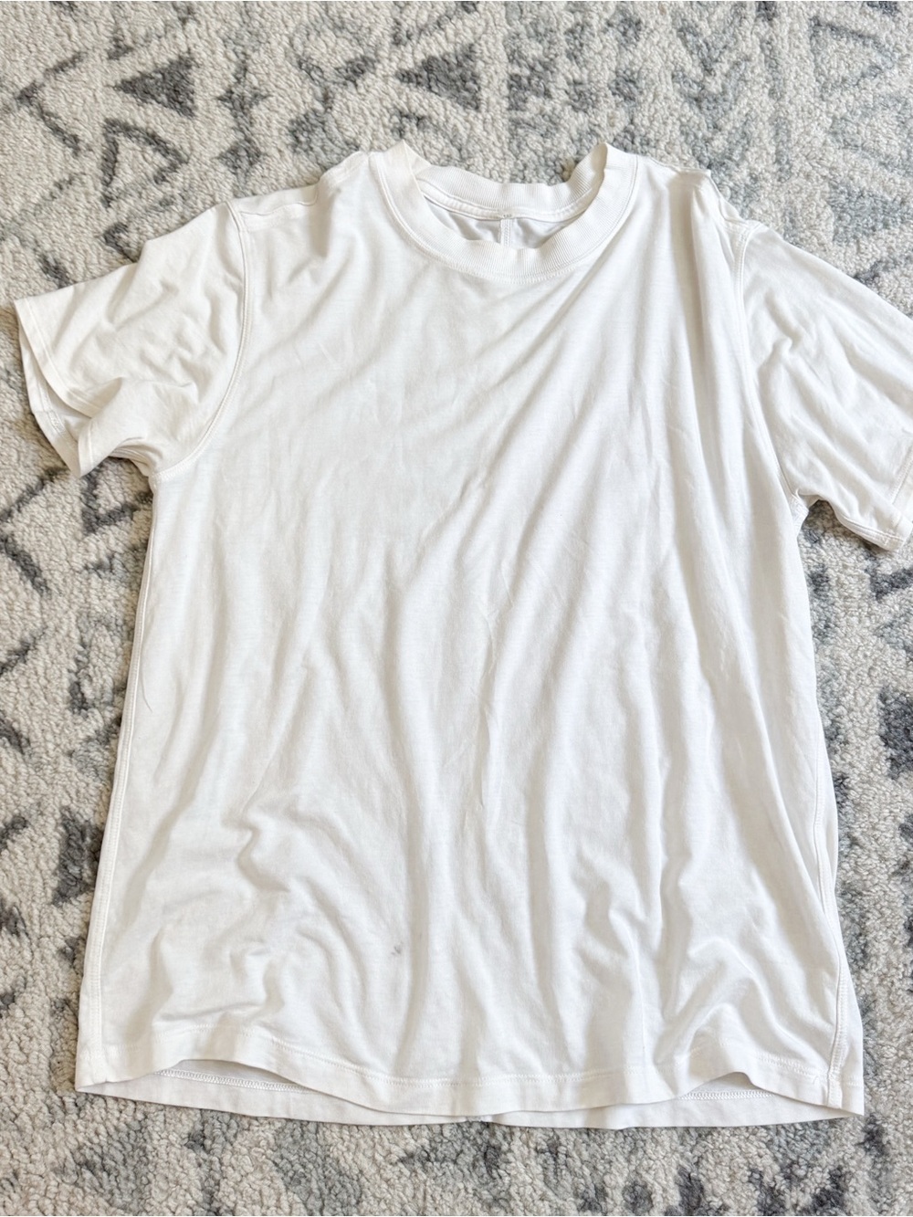 Lululemon white short sleeve tee